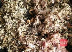 Illustration of how to make three-vegetarian pork dumplings for beginners 2