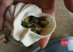 Illustration of how to make zucchini meat buns 7