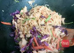 Illustration of how to make stir-fried noodles with mixed vegetables and shredded chicken 5