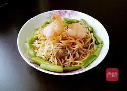 Illustration of how to make fried noodles with lentils and shrimps 11