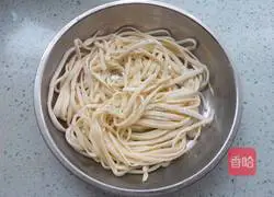 Illustration of how to make fried noodles with eggs and cabbage 4