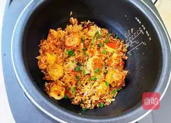 Illustration of how to cook rice with hot pot base ingredients 6