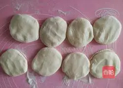 Illustration of how to make cowpea, fungus and meat buns 12