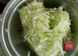 Illustration of how to make gourd and pork buns 2