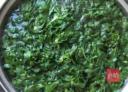 Illustration of how to make mushroom and shepherd's purse dumplings 2