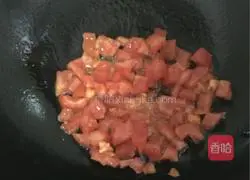 Illustration of how to make tomato sauce fried rice 6