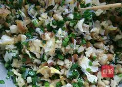 Illustration of how to make leek, egg and mushroom buns 2