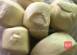 Illustration of how to make fried steamed buns 1