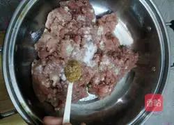 Illustration of how to make leek and shrimp dumplings 2