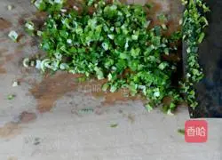 Illustration of how to make scallion and egg dough pancakes 2