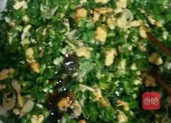 Illustration of how to make three fresh dumplings 3