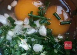 Illustration of how to make green onion omelette 1