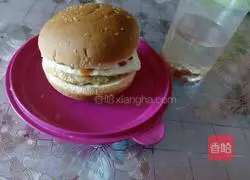 Illustration of how to make hamburger patties 11
