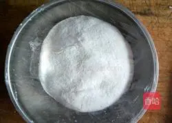 Illustration of how to make dumplings stuffed with chives and fungus 2