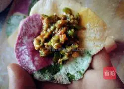 Illustration of how to make colorful buns 17