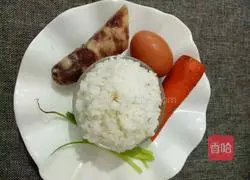 Illustration of how to make sausage and egg fried rice 1