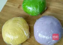 Illustration of how to make rainbow dumplings 5