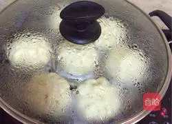 Illustration of how to make broccoli and pork buns 11