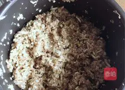 Illustration of how to make eggplant meat dumplings 1