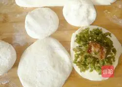 Illustration of how to make pork ribs buns 7