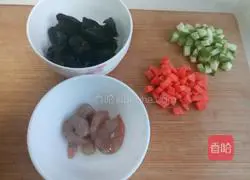 Illustration of how to make shrimp and egg fried rice 1