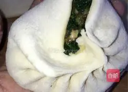 Illustration of how to make amaranth and pork buns 10