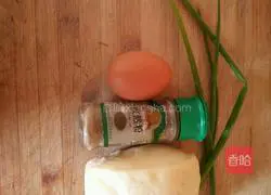 Illustration of how to make homemade fried steamed buns 1