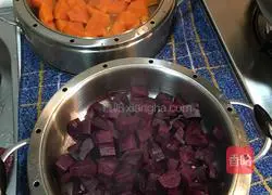 Illustration of how to make purple sweet potato balls and pumpkin pancakes 1