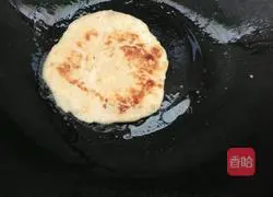 Illustration of how to make horseshoe pancakes 4