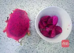 Illustration of how to make dragon fruit fried rice 2