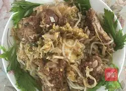 Pork ribs braised with sauerkraut Illustration of how to make staple food (fried steamed buns) 7