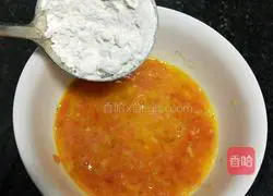 Illustration of how to make carrot and egg pancakes 4