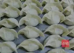 Illustration of how to make beef and pickled cabbage dumplings 12