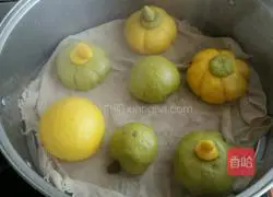 Illustration of how to make pumpkin bean paste steamed buns 11