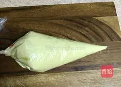 Illustration of how to make egg pancake rolls 9