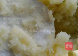 Illustration of how to make fried steamed bun slices 4