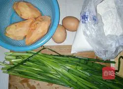 Illustration of how to make sweet potato and leek pancakes 1