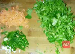 Illustration of how to make celery egg pancake 2