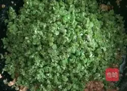 Illustration of how to make pork and beans stuffed dumplings 11