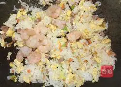 Illustration of how to make shrimp fried rice 6