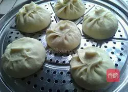 Illustration of how to make large buns with pork and eggplant stuffing 14