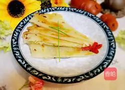 Illustration of how to make hot noodles with scallion pancakes 1