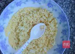 Illustration of making black bean dregs multigrain cake 2