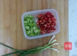 Illustration of two-color pepper and egg fried rice 1