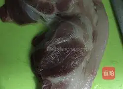 Illustration of how to make cabbage and pork dumplings 1