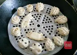 Illustration of how to make rose steamed buns 11