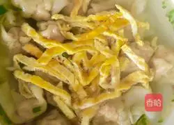 Illustration of how to make fresh meat wontons 7