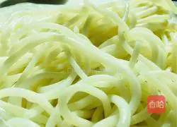 Illustration of how to make fried rice noodles with barbecued pork (Cantonese style) 4