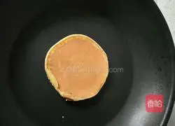 Illustration of how to make egg and milk pancakes 4