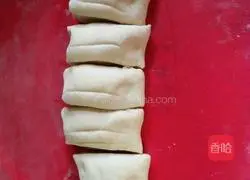 Illustration of how to make corn meat buns 7